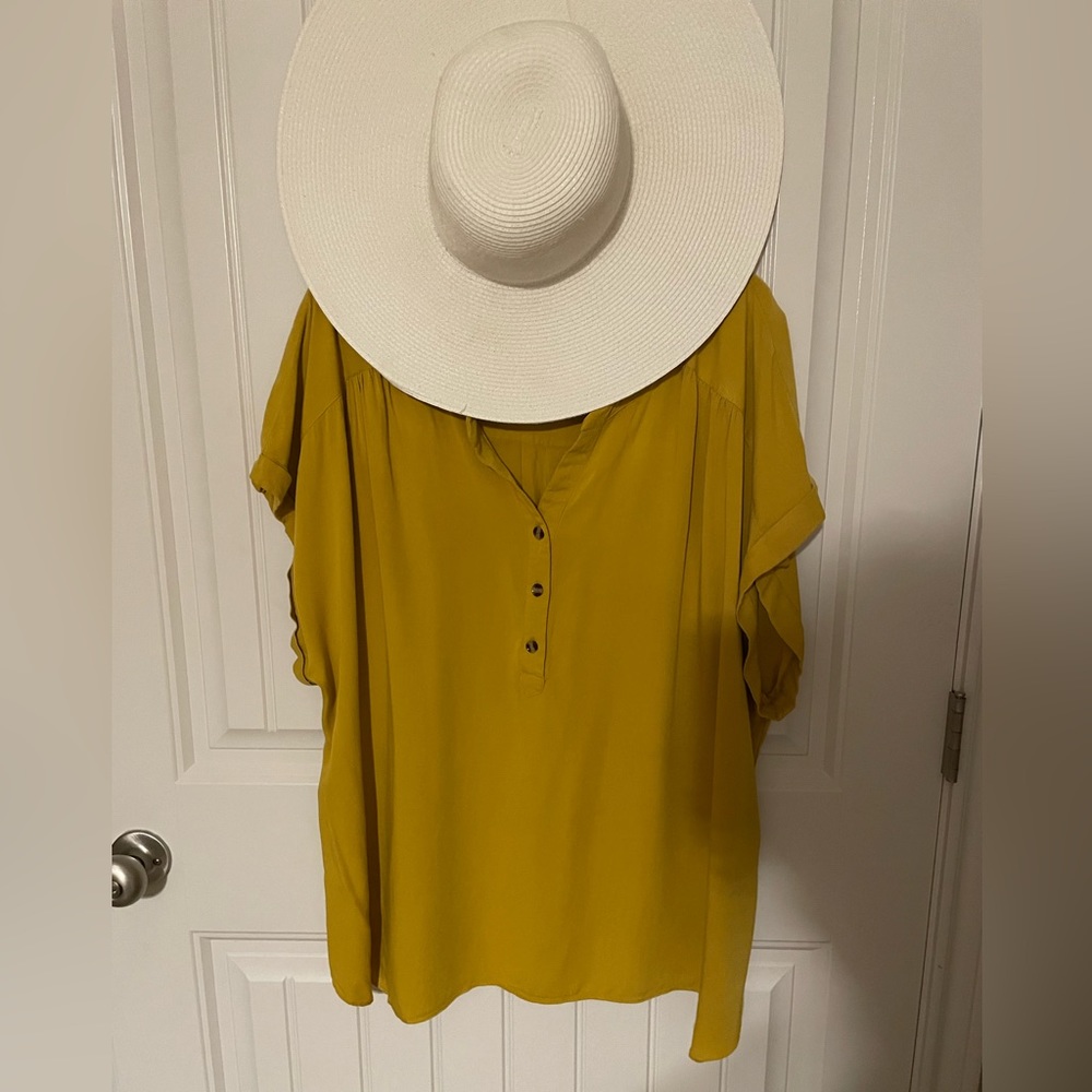 Plus Size Short Sleeve Top